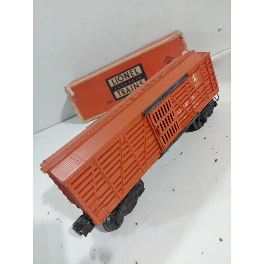 Lionel 3656 Train O Gauge Model Railroad Post War Stockyard  & Cattle Car w/Box